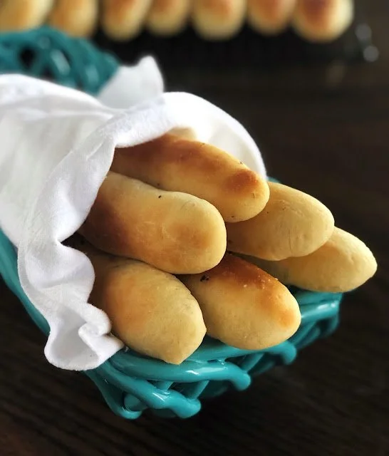 Copycat Olive Garden Garlic Breadsticks